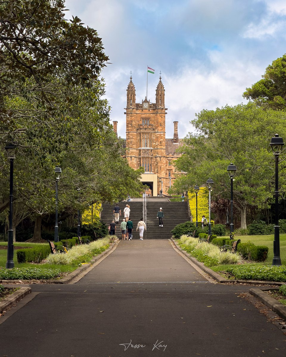 jesseckay's tweet photo. 📷 Definitely want to be a student again! 🧑‍🎓

#sydney #australia #nsw #university
#city #visitsydney https://t.co/PcaE8EGfHS