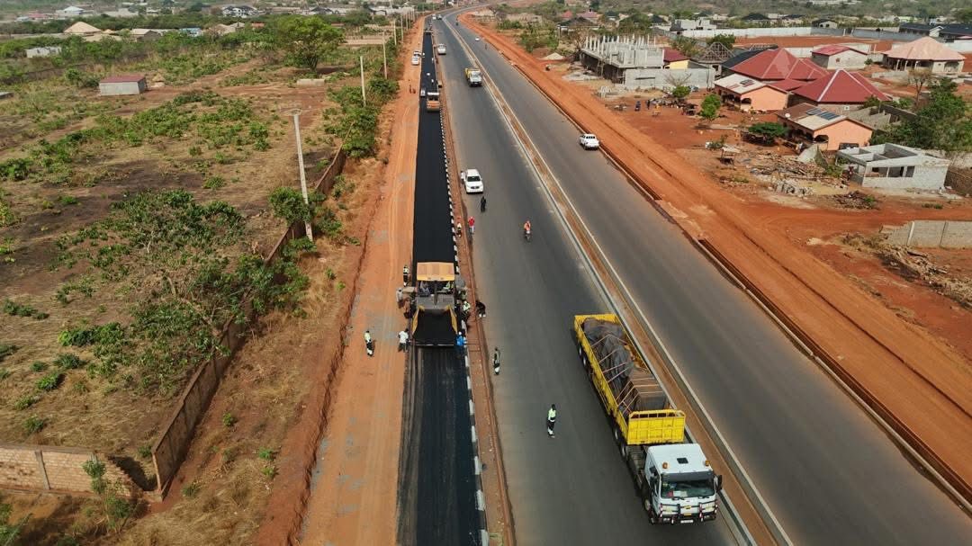 🚧 Autoroute de Kankan 🇬🇳Pendant que certains parlent… nous, on avance et on construit 💪🏼L’autoroute de Kankan 🇬🇳 est la preuve que la Guinée 🇬🇳 bouge et se modernise.🤛🏻 Nous, on a déjà bougé. 🇬🇳💪🏼 #Guinée #Développement