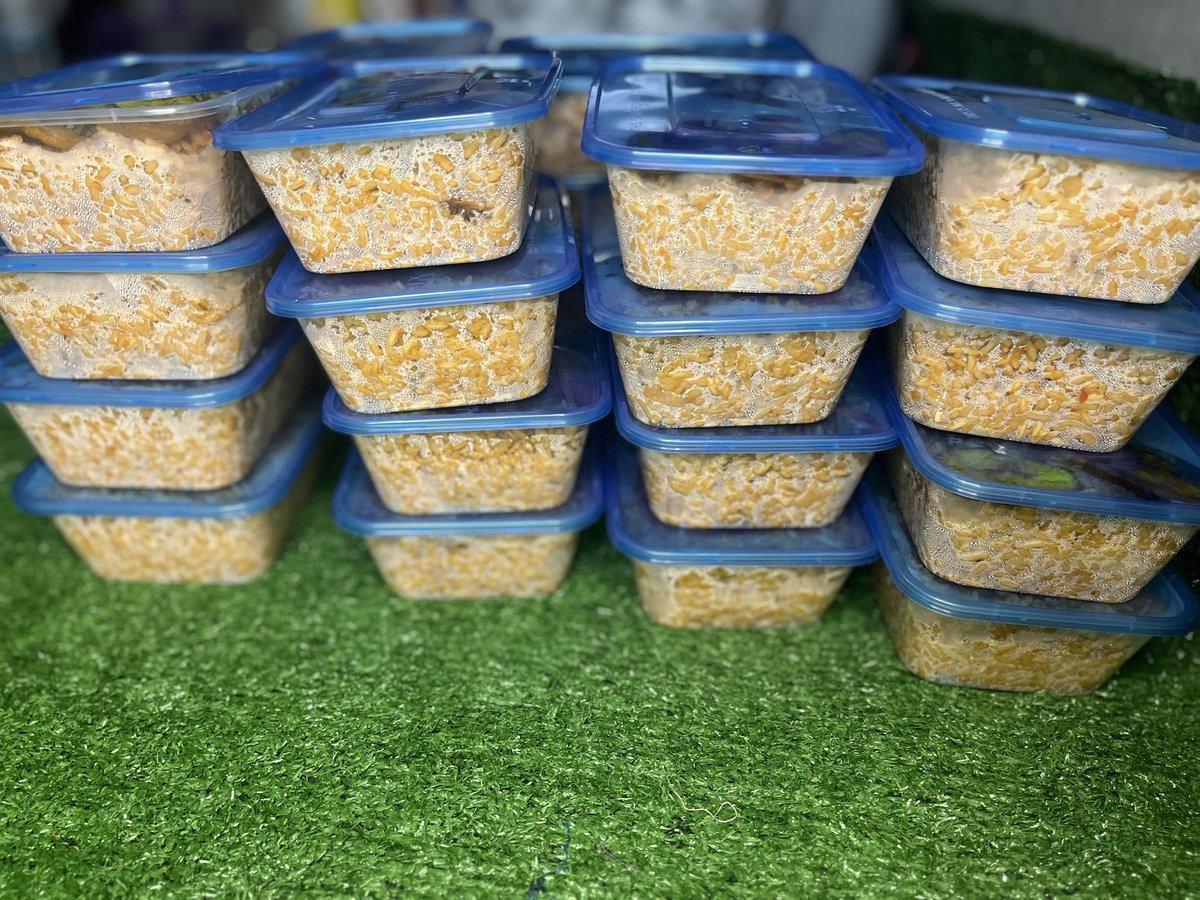 annys__kitchen's tweet photo. Ramadan is a time of giving 🤍
 Feeding people during Ramadan hits different 🤲Let’s keep spreading kindness❤️
  Grateful to help make moments like this happen. If you’d like to sponsor or share food too we can make it happen. 
          Ramadan Kareem 🌙✨ https://t.co/X3W5deL0jA