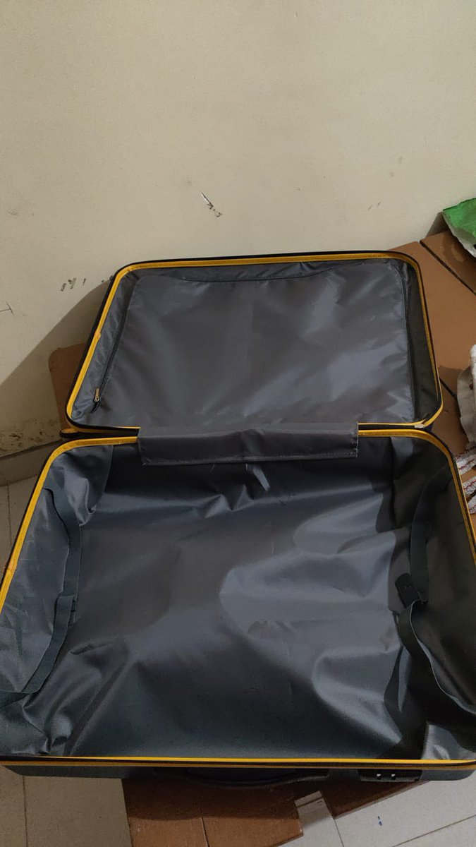 technicohimansh's tweet image. Very disappointing experience with @amazonIN and @AmazonHelp.

I ordered Safari Genius Alley Set of 3 Trolley Bags on 19 Jan 2026 (₹4010). However, I received only one bag instead of the set of three.

I immediately raised a complaint and initiated a return.
#amazon #amazonindia