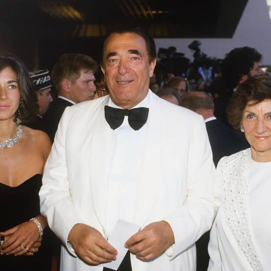 zhil_arf's tweet photo. Arsitek tembok hak cipta jurnal Elsevier adalah orang Yahudi Zionis dan agen Mossad bernama Robert Maxwell 🇮🇱.

Robert Maxwell punya anak yaitu Ghislaine Maxwell. Ghislaine lalu berpacaran dengan seorang pebisnis Yahudi bernama Jeffrey Epstein.

Hobi Zionis adalah bikin tembok. https://t.co/Mf3XV9stAi