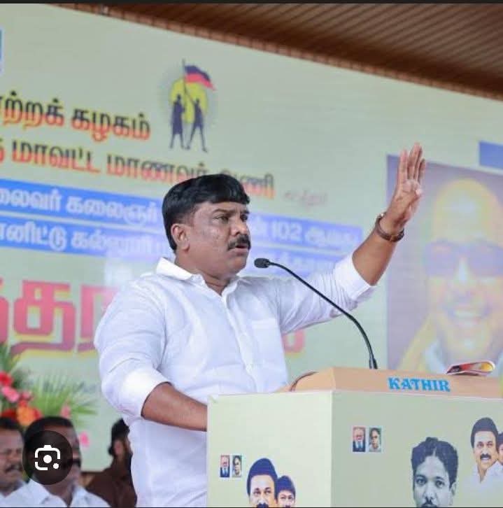 தமிழக வாக்காளர் பட்டியலில் இருந்து சுமார் 74 லட்சம் வாக்காளர்களின் பெயரை தேர்தல் ஆணையம் நீக்கியிருக்கிறது. இதை கேட்டவுடன் சிலர் “அய்யோ ஜனநாயகம் போச்சு” என்று டிராமா போட்டார்கள். ஆனால் கணக்கை திறந்து பார்த்தால் கதை வேற மாதிரி இருக்கிறது.

இந்த 74 லட்சத்தில்
• சுமார் 27 லட்சம்