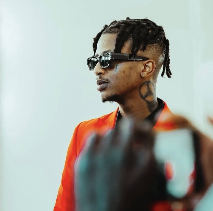 emtee asked who’s better than him when it comes to hooks.

let’s talk about it.

flvme or emtee, who produces better hooks?