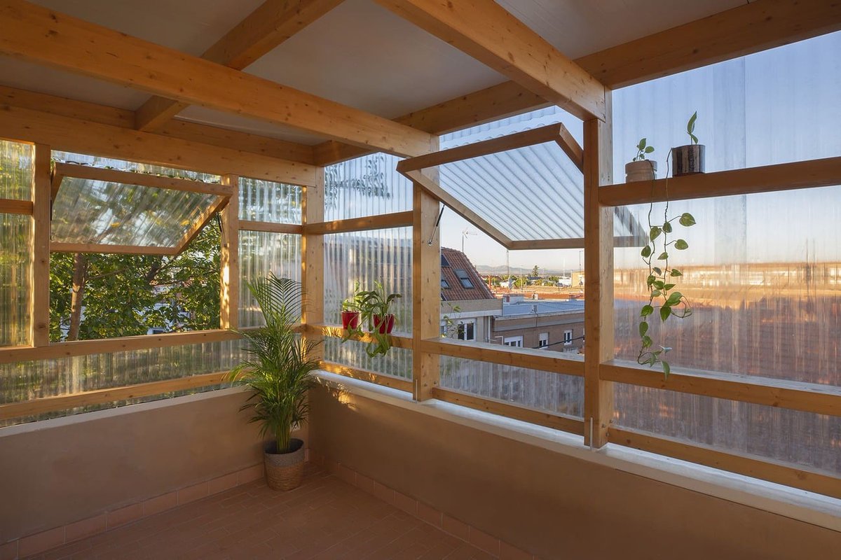 VENTA. MADRID. Vivir dentro y fuera, cuando el espacio emociona. Arquitectura contemporánea y las mejores calidades en el corazón de una de las zonas más residenciales de la capital. Localización privilegiada con espacios para soñar.