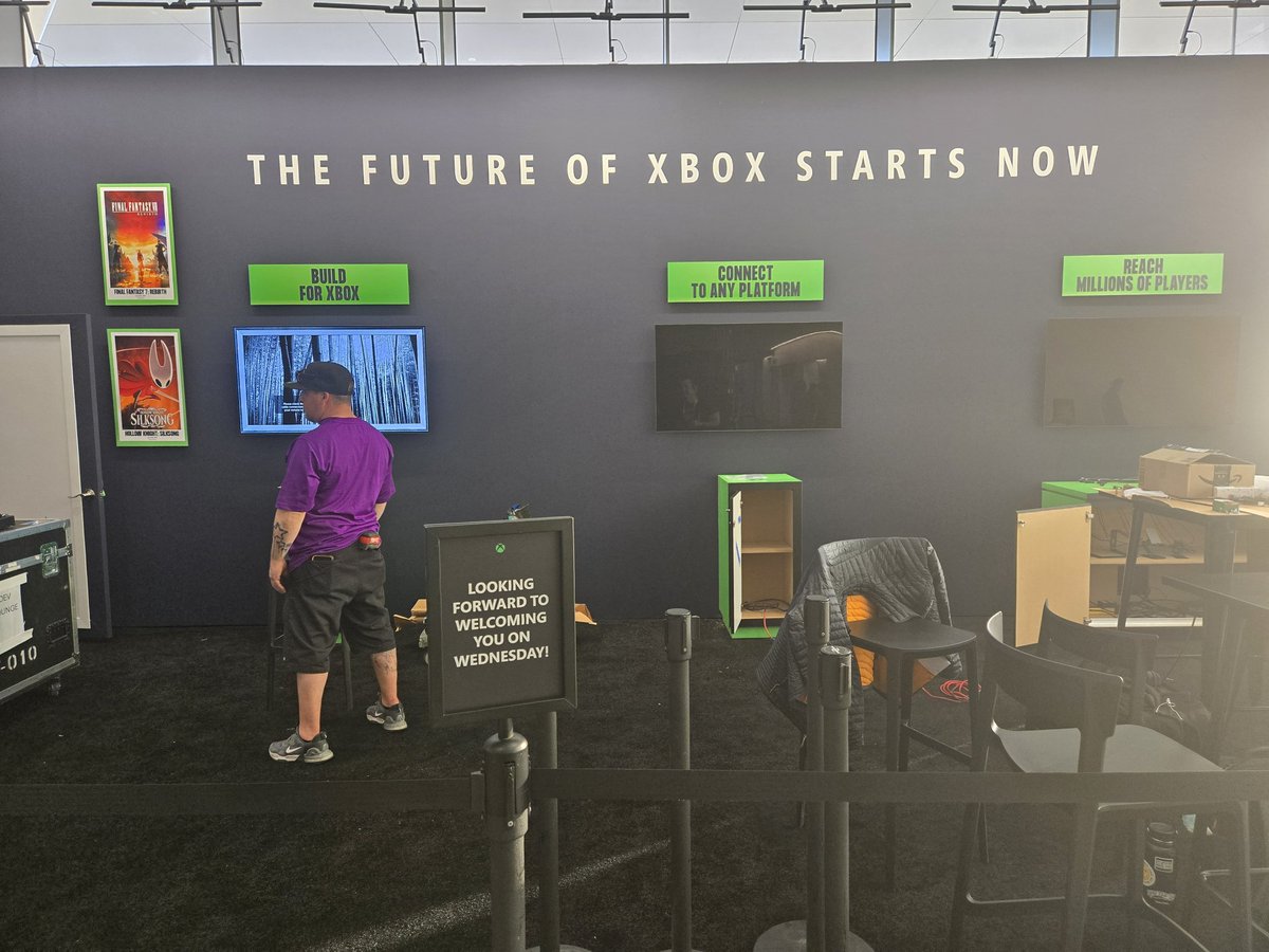 LegionLooterana's tweet photo. 🚨 ¡BOMBAZO EN LA GDC 2026! 🚨

🔥🎮 Xbox acaba de empapelar el evento con un aviso definitivo: 

🤯 "El futuro de Xbox comienza ahora" 🟢✨

👉🏻 Este miércoles 11 se destapan los detalles de PROJECT HELIX: la CONSOLA de nueva generación que promete reproducir juegos de Xbox... ¡Y DE PC! 🤯🎮💻

📸 LordCognito

🤔 ¿Te ilusiona la consola Project Helix?  👇👀
#Xbox #ProjectHelix #GDC2026 #Gaming #XboxNews #GamingNews