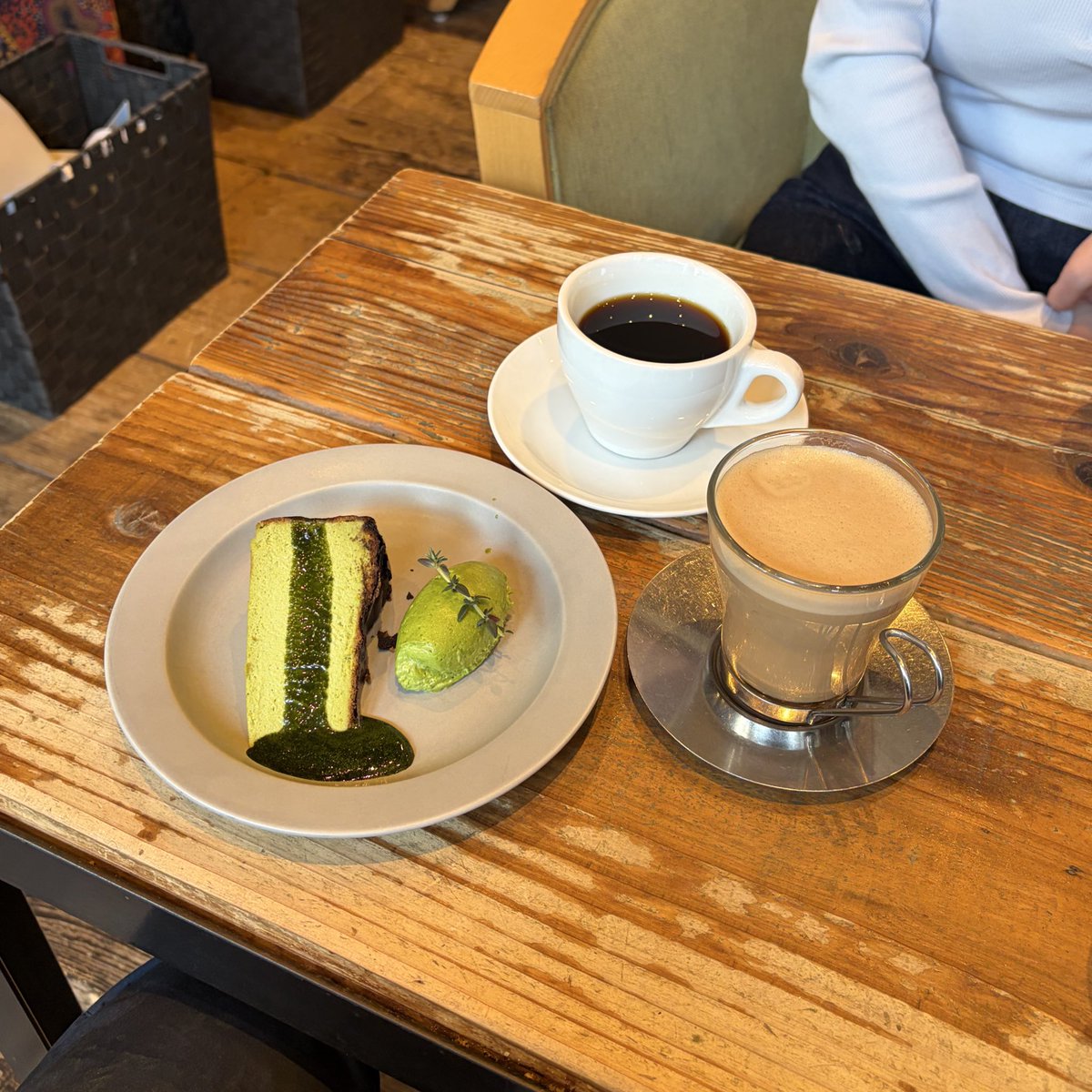 3dynt's tweet photo. 銀座の抹茶バスクチーズケーキが美味しいカフェ https://t.co/vELv2M470j