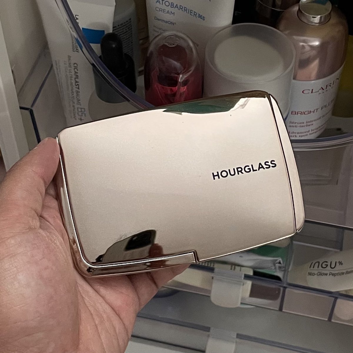 KucingSpill's tweet photo. 🫶 Pressed powder
Pressed powder yang bikin wajah langsung kelihatan halus dan smooth ✨
Tapi enaknya nggak bikin cakey atau kelihatan dempul sama sekali. Ditambah lagi puff-nya super halus, jadi dipake di wajah kerasa lembut banget. 💖
https://t.co/1zkpK4YDsT https://t.co/7cyNT3TeSA