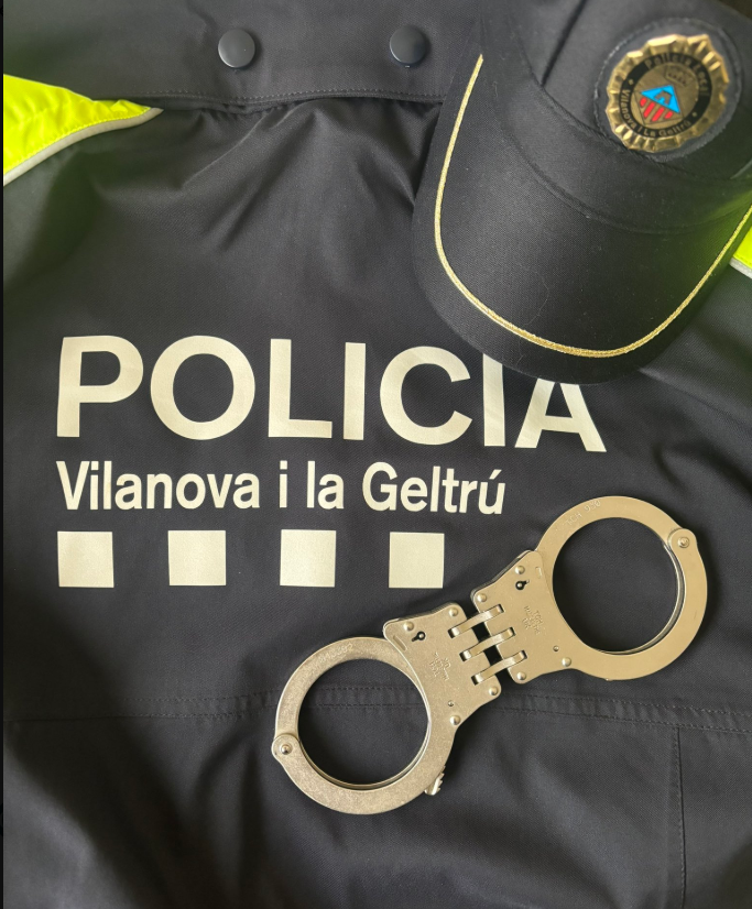 PLVNG's tweet photo. 🚔🚨 Balanç de detencions de la setmana passada
Hem efectuat 4 detencions:
🔧 1 per robatori amb força
👊 1 per robatori amb violència
📄 1 per ordre de recerca i detenció judicial
🚫 1 per violència de gènere
👮‍♀️👮‍♂️Compromesos amb la seguretat i la convivència al municipi. https://t.co/g8RMdc36wx