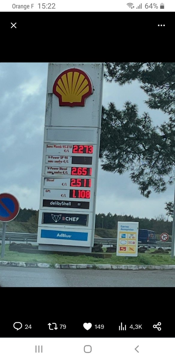 🚨 Alerte générale 🚨

Des hackers russes ont piraté les panneaux d'affichage de la station service à côté de la permanence #Renaissance pour y afficher des prix complètement délirants et déstabiliser le gouvernement.

Ne tombez pas dans le panneau, le président nous protège.