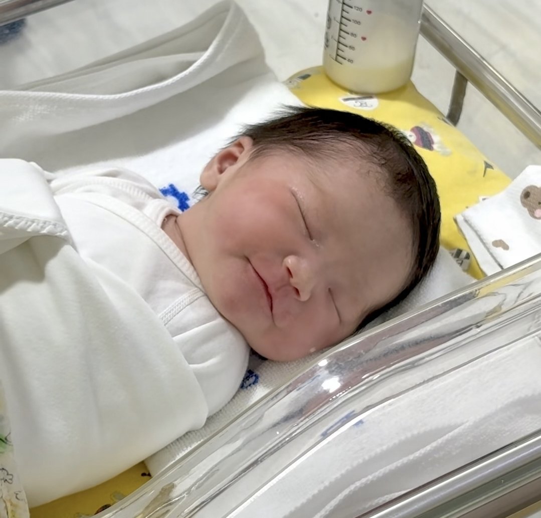 얘들아!!!!
병우 둘째 태어낫대
지유에게 여동생이 생기다니 너무 귀 여 워
. . 🥹 
입 모양이 전뱅이랑 똑같이 생겨서 넘 귀여움 ㅋㅋㅋ 유전자 파워