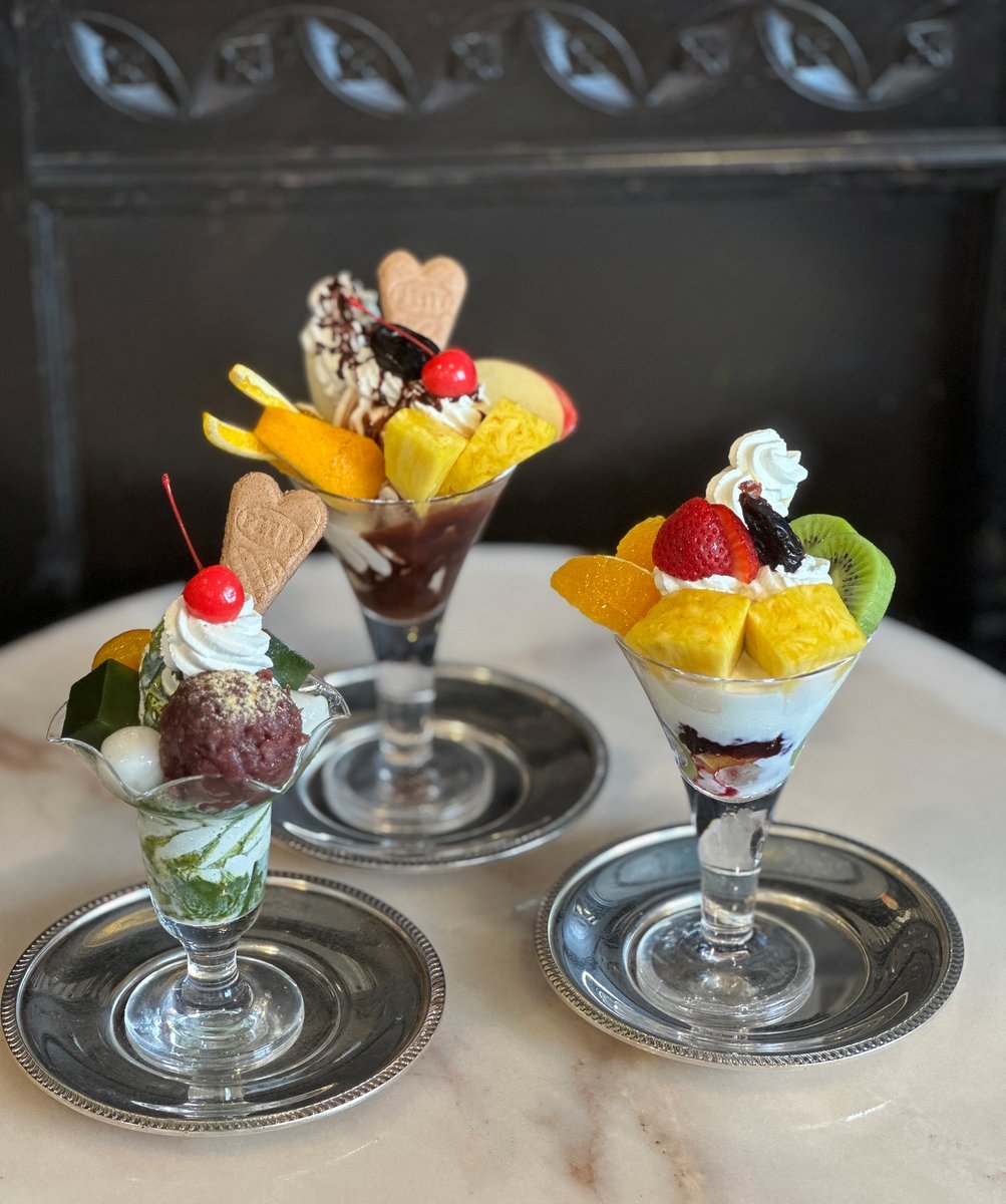 三宮店で通年ご提供しているパフェ3兄弟、「抹茶パフェ」「ヨーグルト