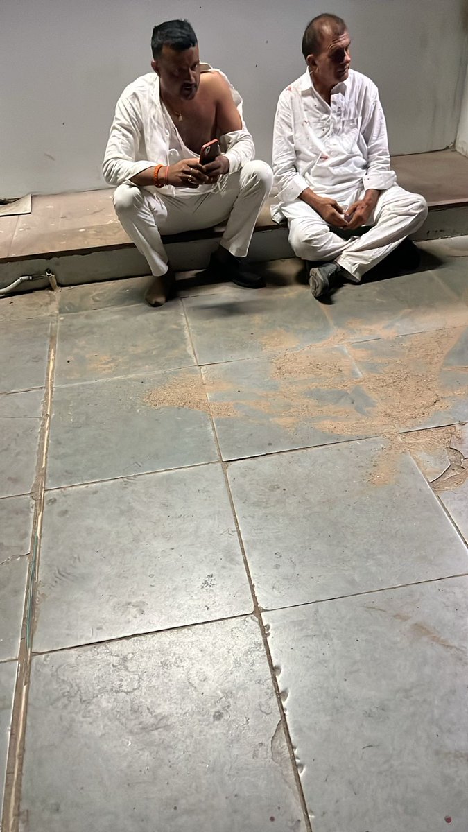 godarasuresh151's tweet photo. विशनोई समाज के राष्ट्रीय अध्यक्ष श्री देवेंद्र बुढ़िया जी के साथ कल शाम को मेडिप्लस हॉस्पिटल जोधपुर में हुई घटना बेहद शर्मशार करने वाली घटना है प्रशासन से निवेदन है कि उन गुड़ों को कड़ी से कड़ी सजा दे @kkvishnoibjp @CP_Jodhpur @PoliceRajasthan https://t.co/AEqKkmty62
