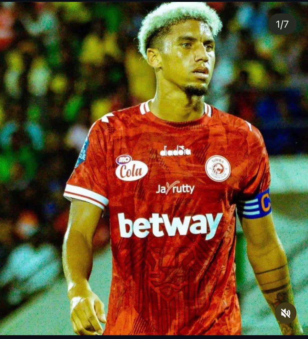MichaelMwebe's tweet photo. "Simba fans, thank you.  From the moment I arrived, when the team announced me, I felt so much love."

"I've never felt this much love in my career. That's why I say I've got this connection with them."

Rushine De Reuck. https://t.co/9fUX1AHaAV