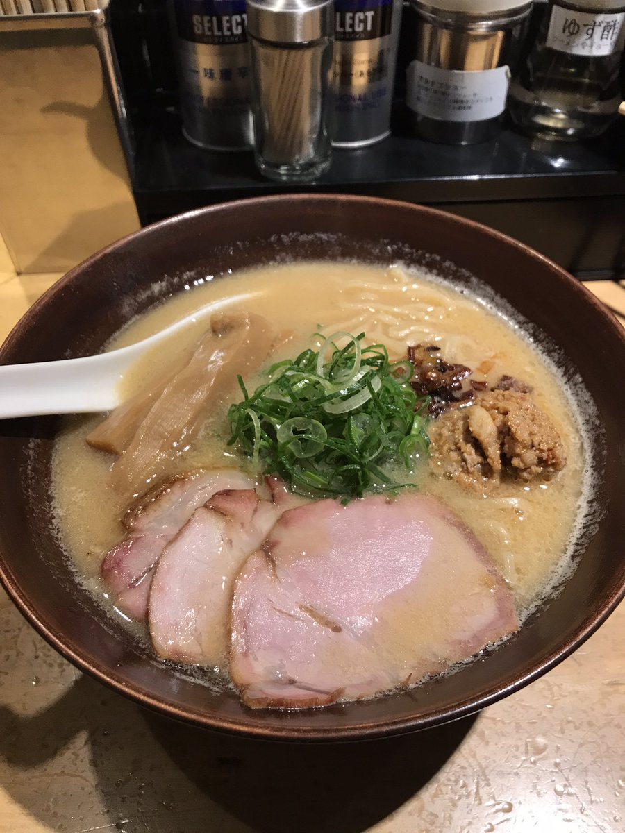 PtaxuGo's tweet photo. やっと食べられた😆味噌ラーメン。
ミシュランガイド掲載店(ビブグルマン)
ふじ屋NOODLEさん。
美味いわ。スープが違う。これはうまい。
おすすめの一杯🍜👍
すすきの新ラーメン横丁なので場所も分かり易い。是非ご賞味あれ！でも混んでるよ https://t.co/8JKCZOfCQG