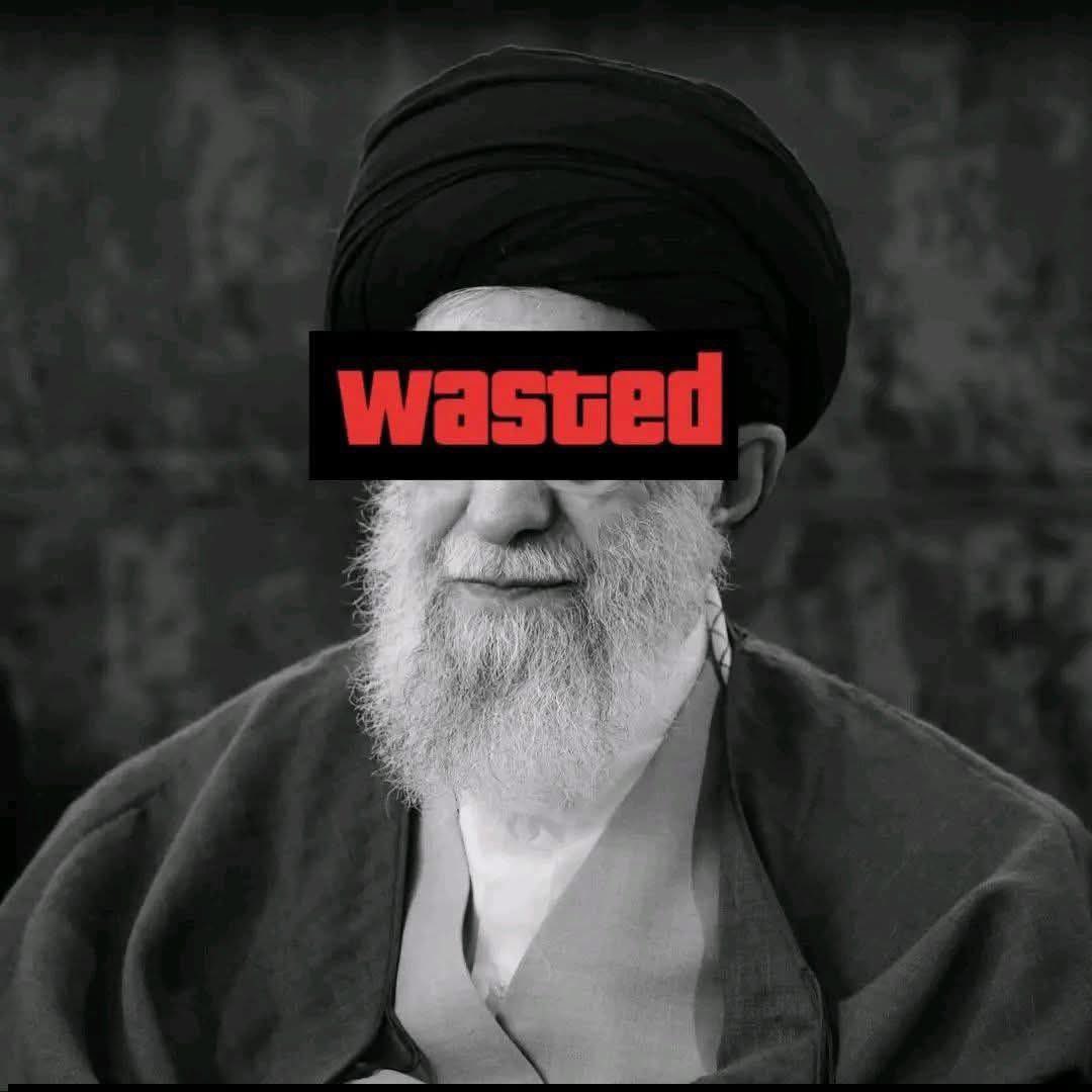 dafna23j's tweet photo. قال أحد ممن حضروا مجـ ـازر #خامنئي:

في رمضان مثل هذه الأيام قامت ايران الارهابية بإطلاق صاروخ بالسيتي بحلب  منطقة حاووظ باب النيرب بعام ٢٠١٣ مع اذان المغرب هرعنا إلى المكان وجدنا أكثر من ٢٠ عائلة تصوروا حي كامل ابيد عن بكرة أبيه.

قد تمزقت أجسادهم من النساء والأطفال أذكر منهم ،بيت دوبا وبيت حجو وبيت ابو الزهر وغيرهم.

وجدنا الصحون والخبز قد امتلأ بالدم والتراب معا.

تذكرت تلك اللحظة؛ وها نحن اليوم نشهد مقتل الذي كان سببا بتلك المجازر.

الله يمهل ولا يهمل.