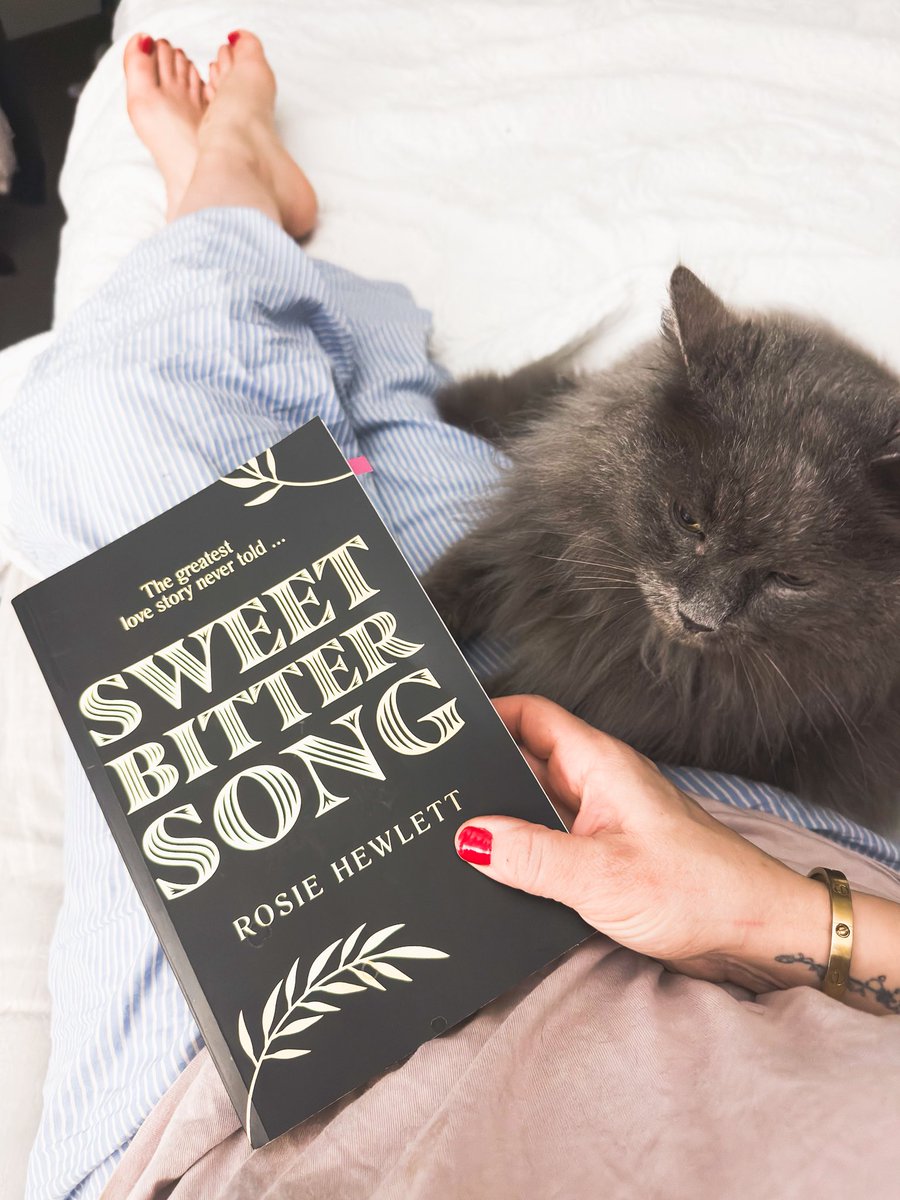 secretWofabook's tweet image. Monday early readers club ☕️

Ad Pr

🥱 I’m up at the crack of dawn today so reading the brilliant #SweetBitterSong by the wonderful Rosie Hewlett which is out this month…

#qotd - What are you reading today??

Happy reading,
C xx

🐈‍⬛ 

#catsofinstagram #secretworldofabook