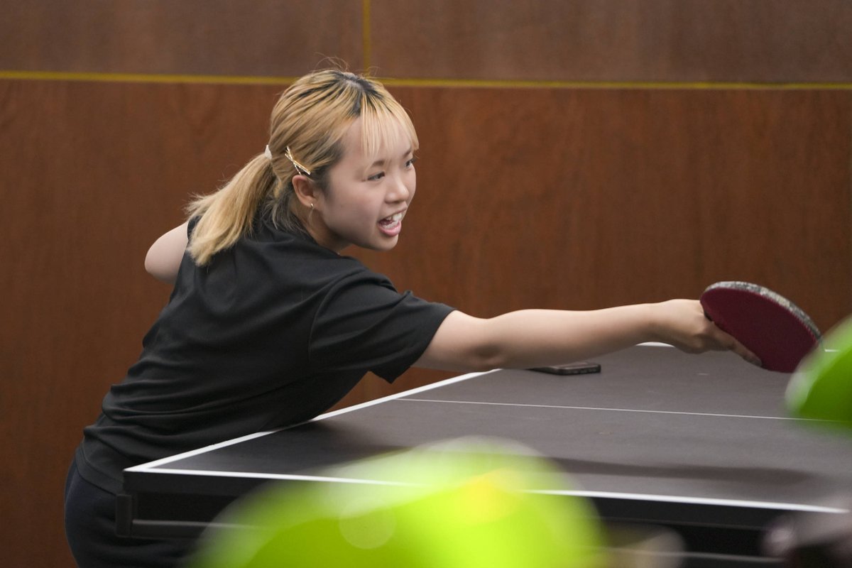 choretaku's tweet photo. 🏓【卓球カップルがチョレタクに来店！】

3月7日（土）に、
 マナフィーさんとヨッシーさん（@Manafy_Yoshi）にご来店いただきました！✨

卓球マシン「チョレボット」を体験していただきながら、店内でちょっとした撮影も📹
 終始明るい雰囲気で、とても楽しい時間となりました。

 マナフィーさん、ヨッシーさん、ありがとうございました！
 またのお越しをスタッフ一同お待ちしております。

そしてなんと…！
チョレボットで「マナフィーさん考案のオリジナルメニュー」が体験できるようになりました🏓🔥

チョレタク津田沼店では、初心者の方から経験者の方まで楽しめる卓球体験をご用意しています。
この機会にぜひ、お気軽に遊びにいらしてください！

▼マナフィーとヨッシー【卓球カップル】
 https://t.co/aeFH9J5fdr