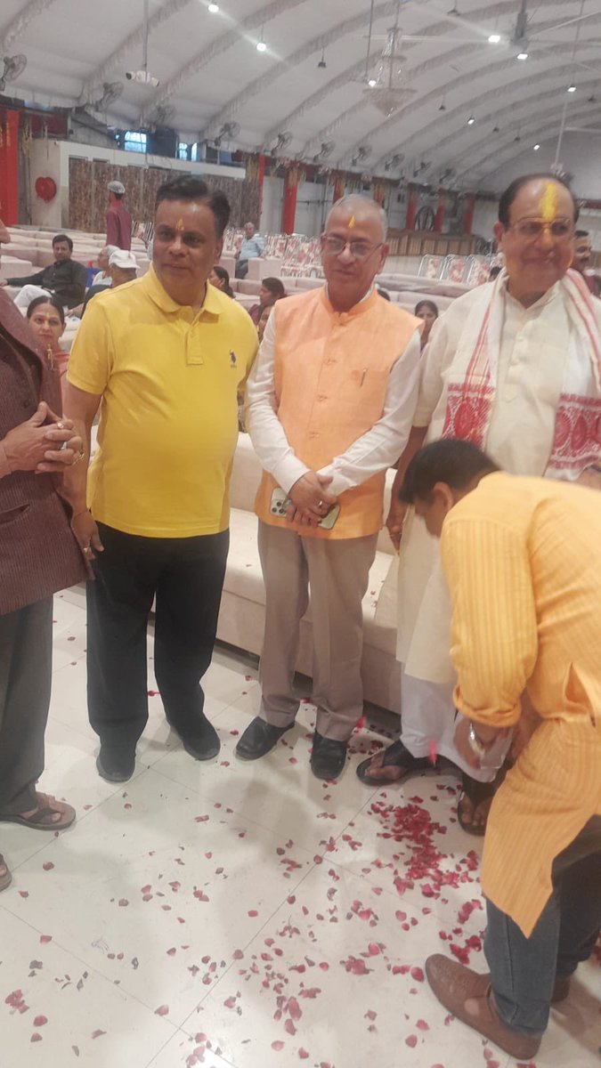प्रयागराज के बंशी भवन में डा0 एल एस ओझा जी द्वारा आयोजित होली मिलन समारोह |