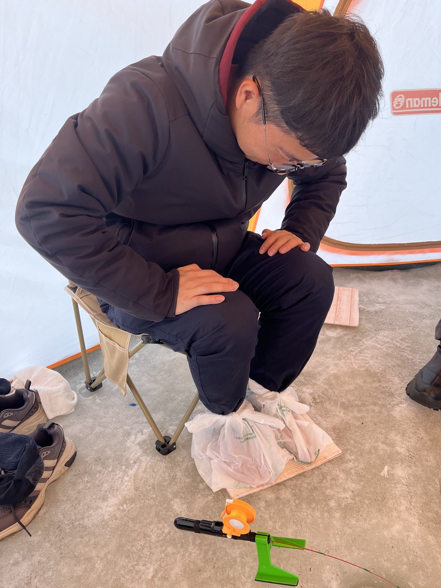 Breakthrough39's tweet photo. 30歳！！

早速ワカサギ釣りで川に落ちましたが、今年も元気にやっていくので皆さんよろしゅう🙆🏻‍♂️ https://t.co/7ZSsTeNdVa