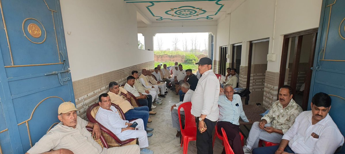 विधानसभा क्षेत्र नहटौर के ग्राम शमशाबाद निवासी एवं रालोद बिजनौर के वरिष्ठ नेता चौधरी हेमेंद्र सिंह उर्फ भस्सन प्रधान जी की भतीजी के लग्न समारोह में ग्राम ओलियापुर पहुंचकर परिवार को शुभकामनाएँ दीं तथा नवदंपति के उज्ज्वल भविष्य की मंगलकामनाएँ कीं।
<a href="/jayantrld/">Jayant Singh</a> 
<a href="/RLDparty/">Rashtriya Lok Dal</a>