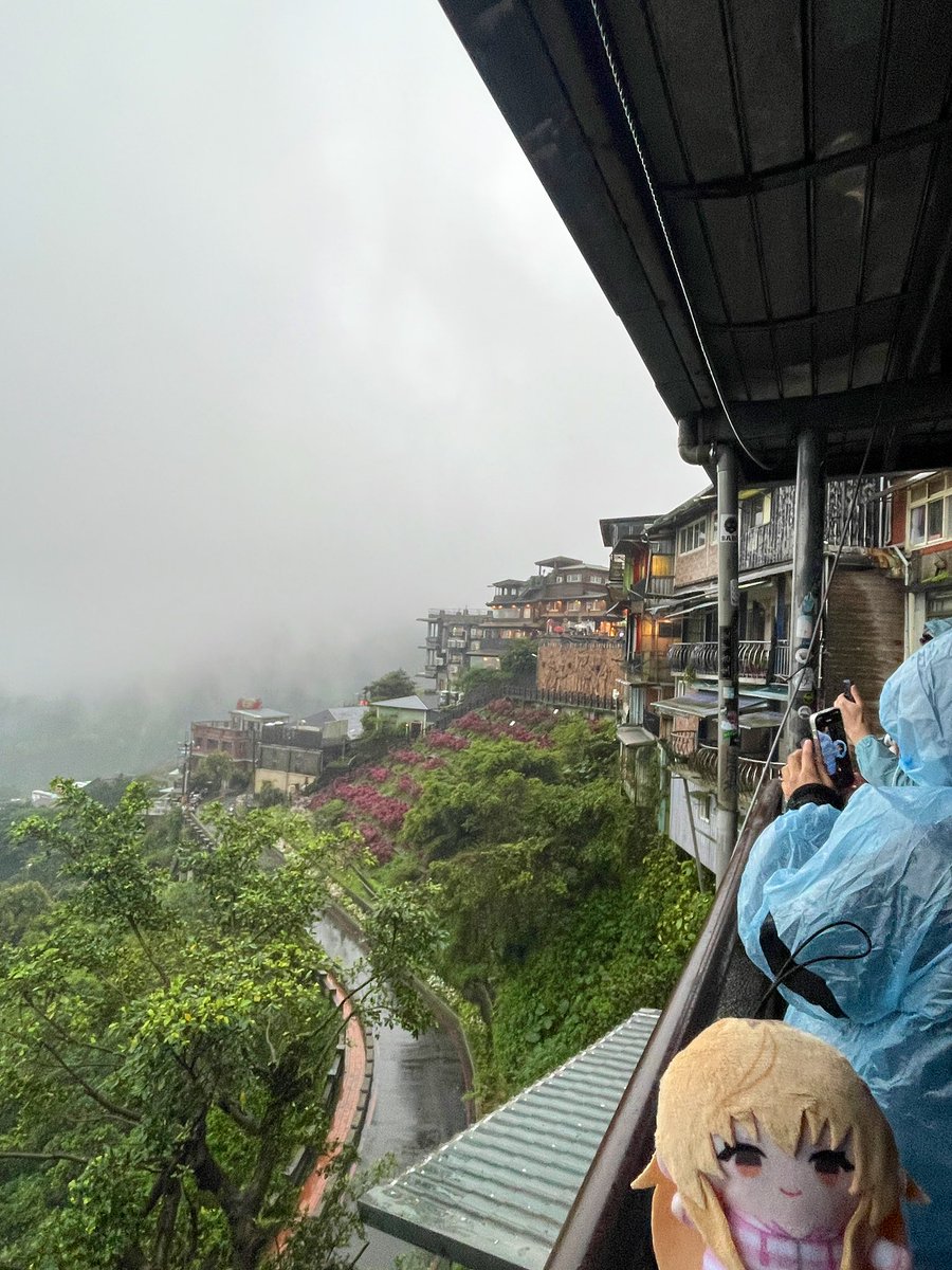 ビッキー tweet media