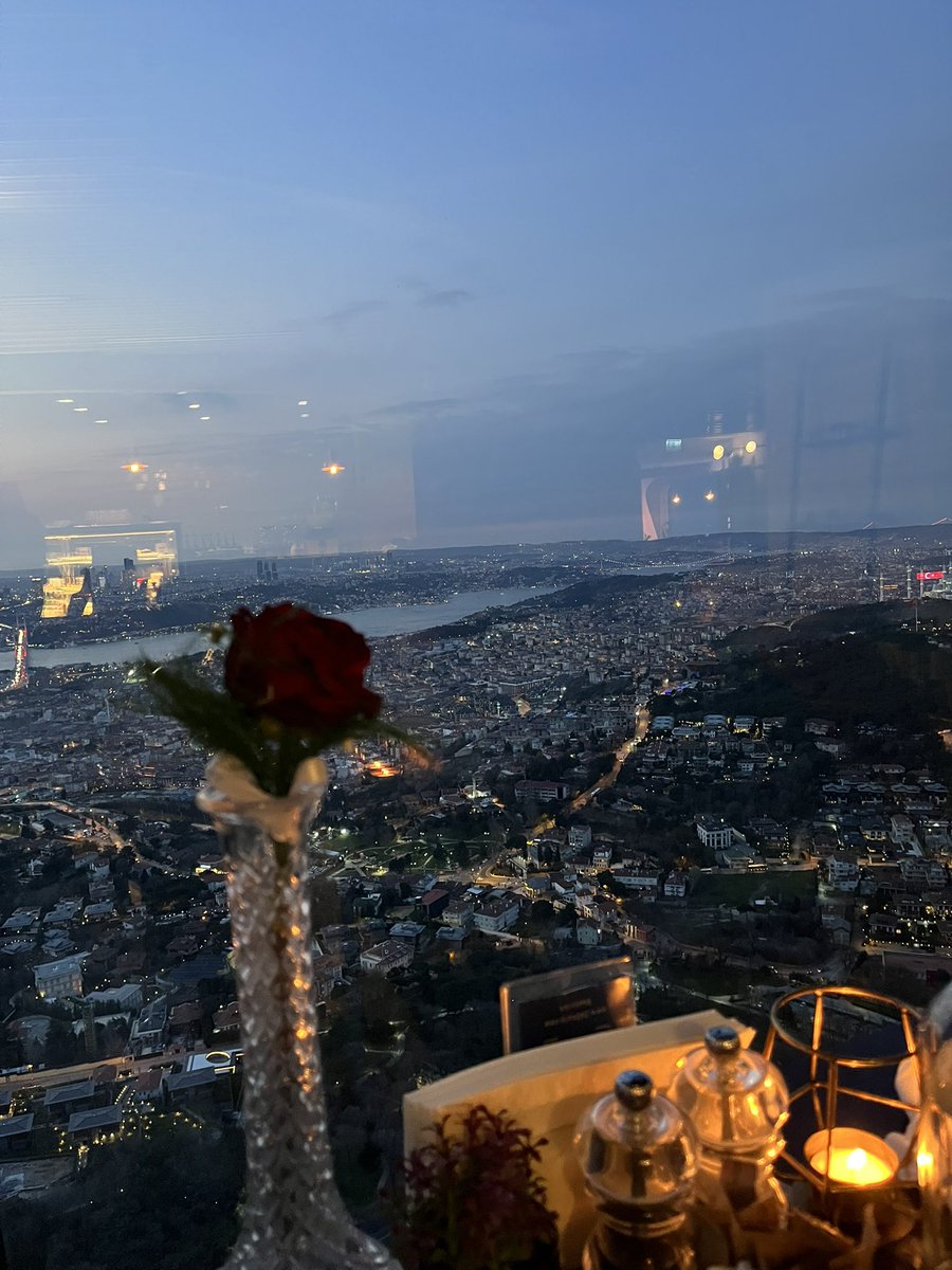 daimapollyanna's tweet photo. İstanbul zaten benim için aşktı artık ikimizin masalı  ^.^ https://t.co/O0jrosshl9