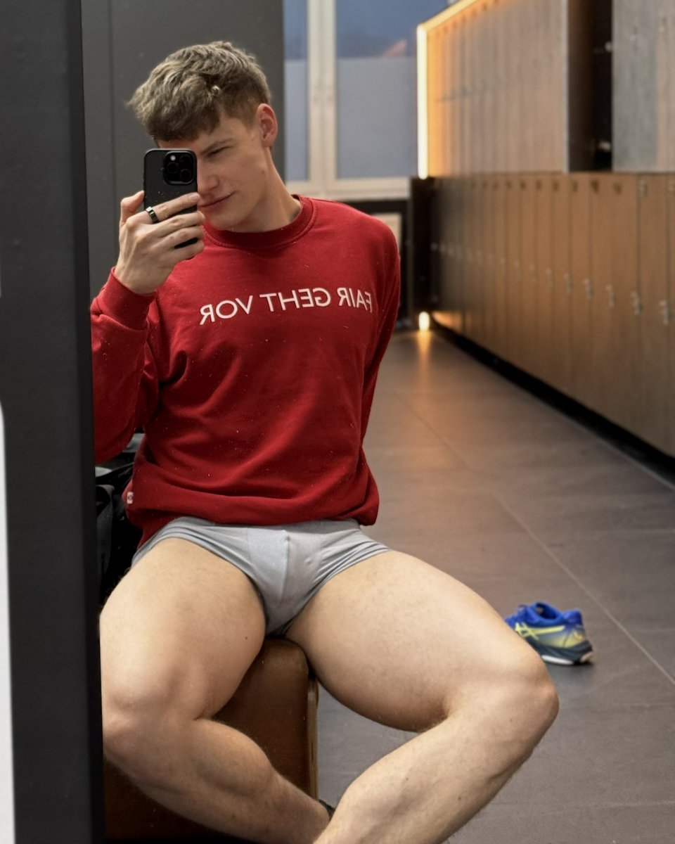 blond tweet media