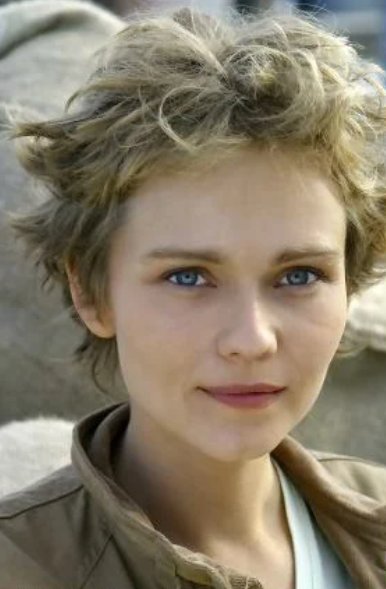 TeleMediaFr's tweet image. #Souvenir Portrait de @cborotra dans la série "Le Bleu de l'océan" en 2003...