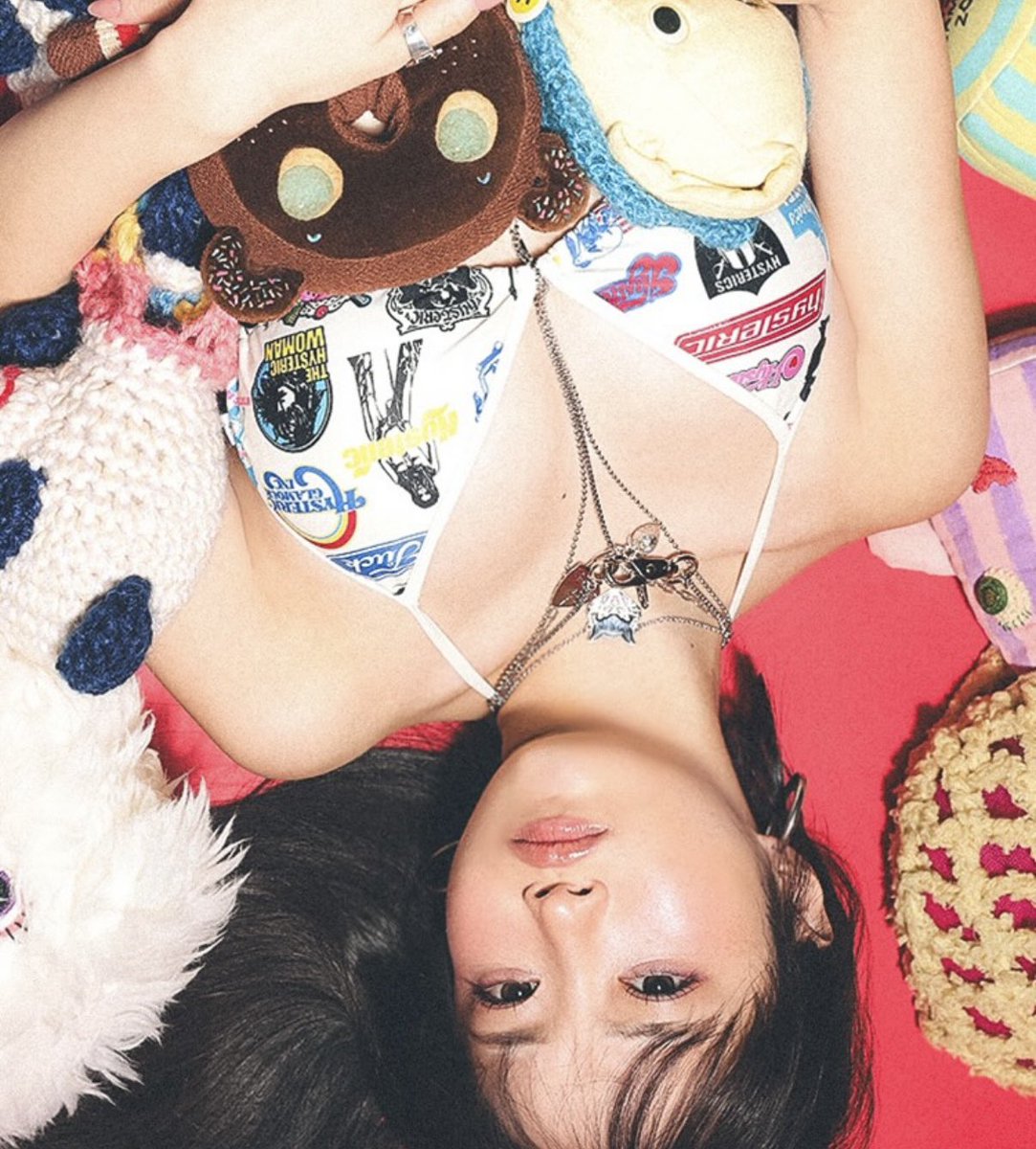 HystericGlamour's tweet photo. ブランド公式LINE人気企画、
占い師GAKU @gakugaku0315 による
”KAIUNSCOPE”毎週火曜日に配信！

フォトグラファーYuri Horie @yuri_horie_ 撮影による
可愛いピンナップガールフォトと共にお届け中。

FEBRUARY KAIUN GIRL
@miyu_kishi0213 

 https://t.co/ouo1zSyKsh

LINE登録はQRより！ https://t.co/nuE9YOWk5I