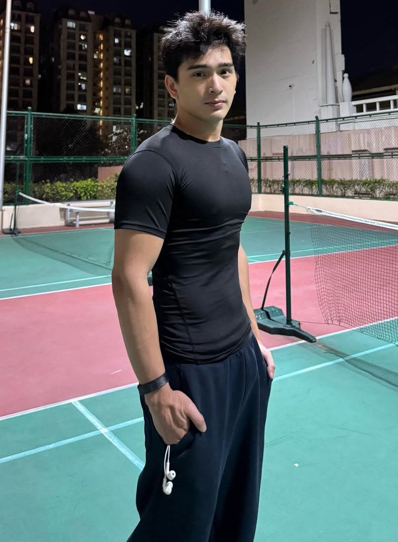 Raven's tiny waist is for? other men to grab! 😍🔥