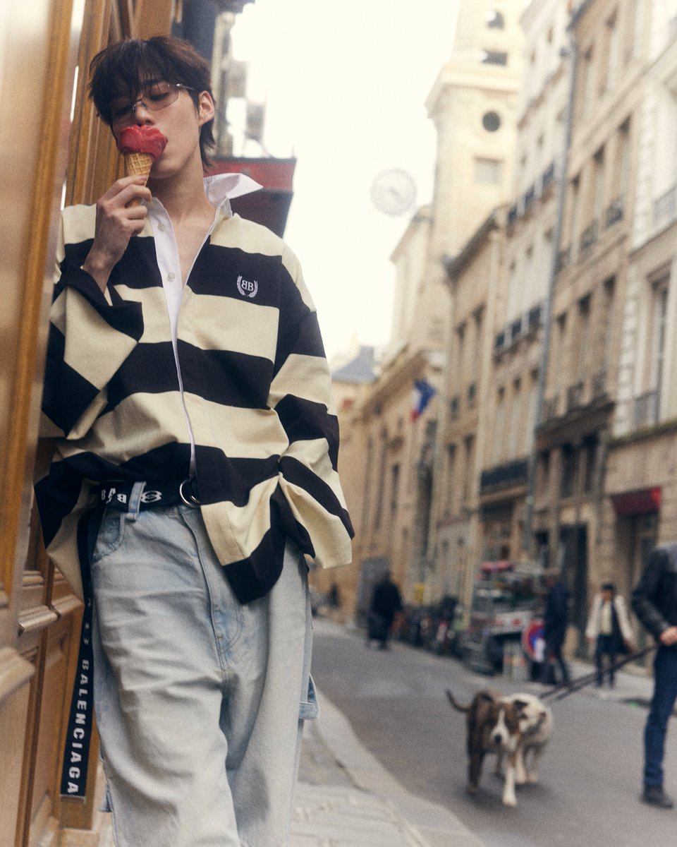 Built for the pavement, styled for the flash 📸 #BalenciagaWinter26xPPKrit

PP KRIT X BALENCIAGA WINTER 26
#BalenciagaWinter26Show
#Balenciaga #PFW
#PPKritt
-----

แบรนด์แอมบาสเดอร์คนสำคัญ พีพี กฤษฏ์ อำนวยเดชกร ในโททัลลุคจาก Balenciaga ที่กรุงปารีส หลังร่วมชมแฟชั่นโชว์ Balenciaga