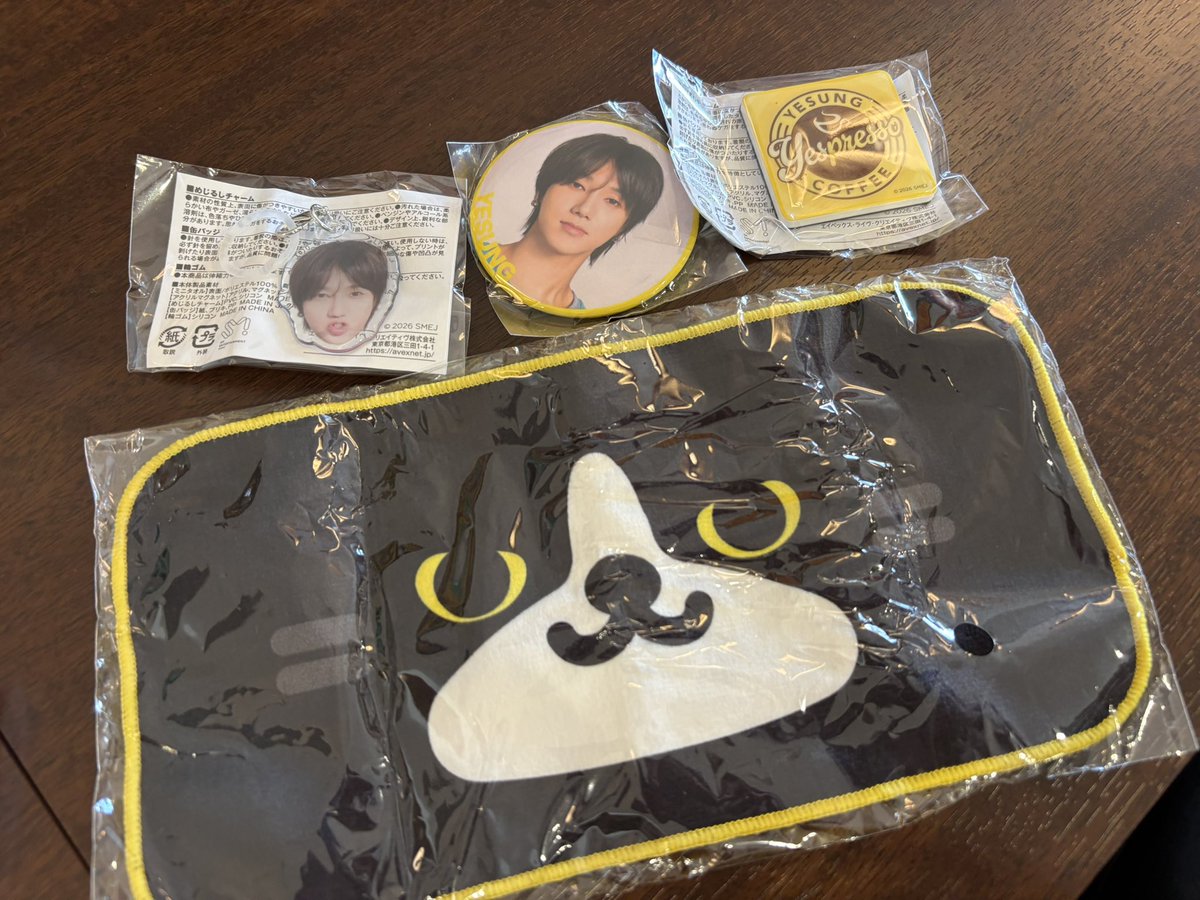yu___ye's tweet photo. 今日は朝からSJ Market並んで、ガチャ回して、現地交換会で交換して、イェちゃんコンプできました！ https://t.co/KeMRRwk3ff