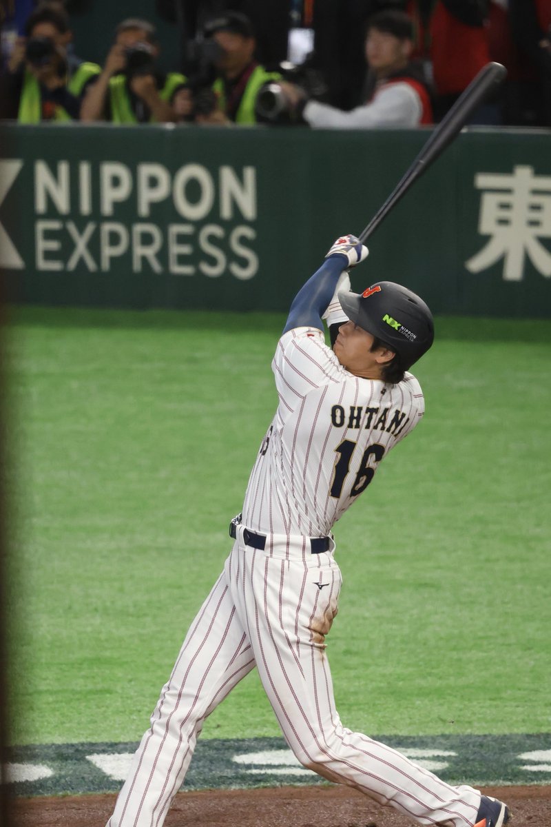 fs__11730's tweet photo. 韓国戦、同点のソロホームラン！
打った瞬間にそれと分かる確信弾！

圧倒的なパワー、圧倒的な存在感、
これこそ大谷翔平

 #大谷翔平 
 #侍ジャパン
 #WorldBaseballClassic https://t.co/znBLPIRygU