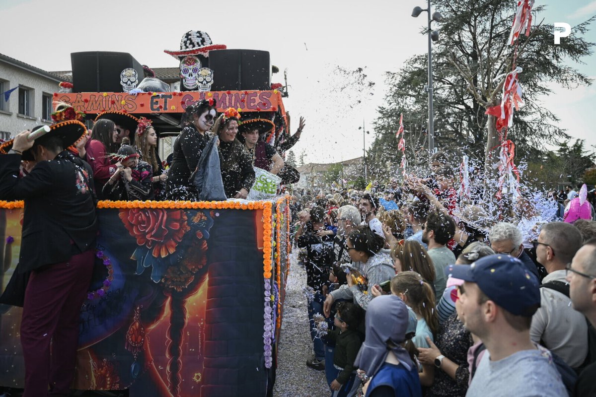 leprogreslyon's tweet image. 🥳 Confettis, clowns et squelettes : (re)vivez le #carnaval de Saint-Pierre-de-Chandieu ! #Lyon

➡️ Les meilleures images de cette édition l.leprogres.fr/b4l