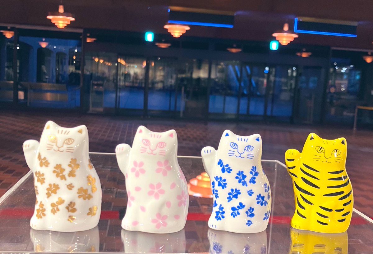 手のひらサイズの福招き🐱✨ 長崎県の波佐見焼で作られた、 リサ