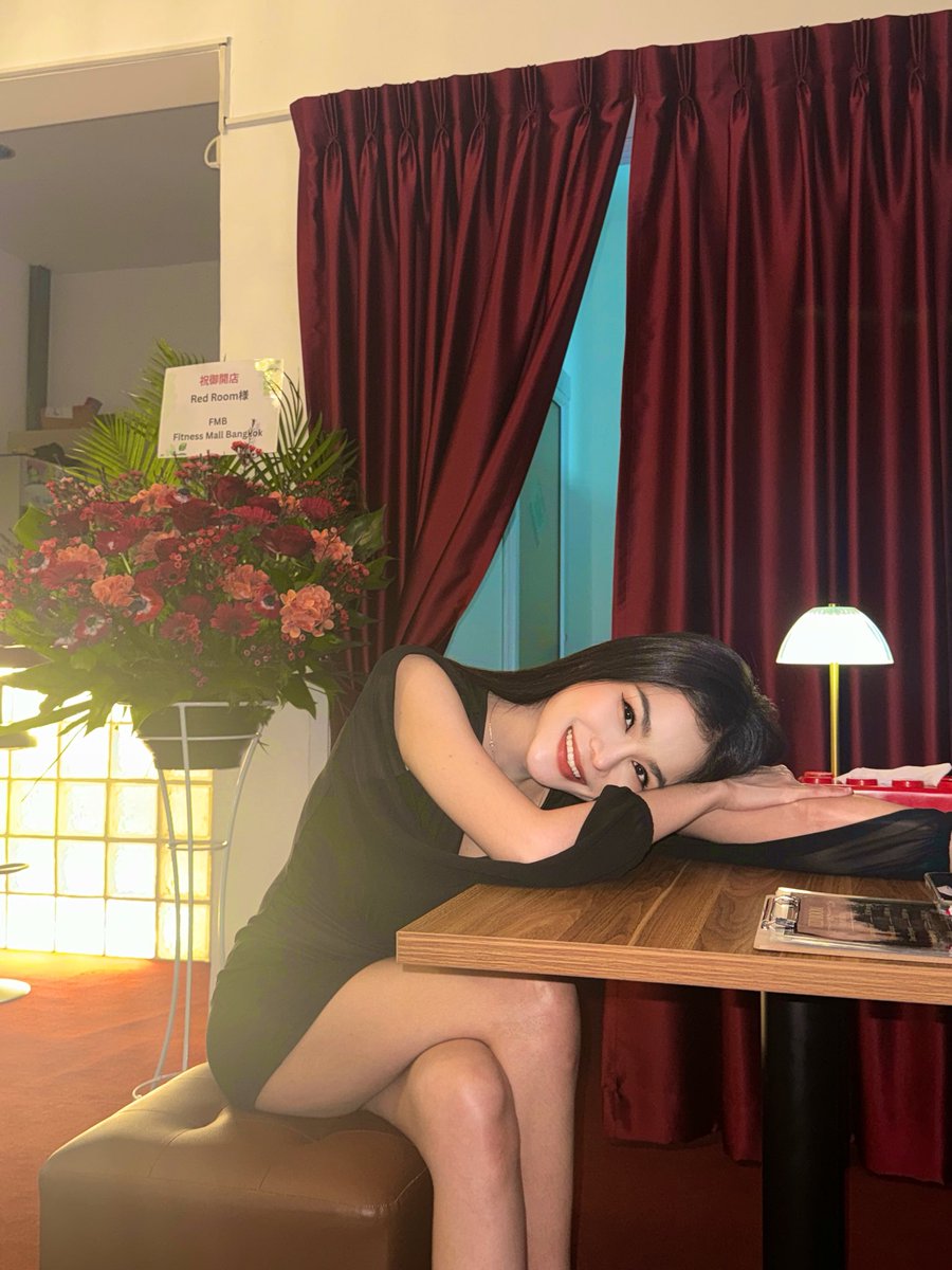 Bookky49's tweet photo. Honey please come to me ❤️📌 redroom https://t.co/KiIxQ8dFEG