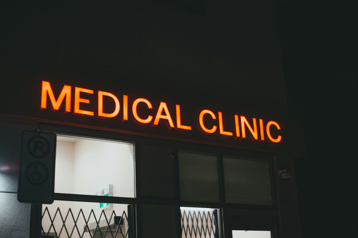 PerkFlowHQ's tweet photo. Your clinic isn’t failing because of bad staff.
It’s failing because the left hand doesn’t know what the right hand is doing.
Here’s how healthcare operators can close the gap between expectations and what’s actually happening on the ground 👇
https://t.co/Q6pVnlL96M
#Healthcare https://t.co/gbrGw5wjST
