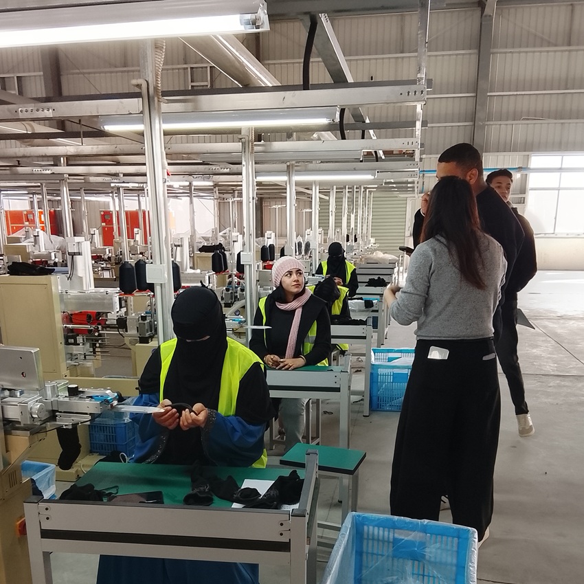 HainingHadSocks's tweet photo. 🌍🤝🧦At our overseas Egypt factory, colleagues from China and Egypt are working side by side—sharing knowledge, exchanging skills, and learning from one another on the production floor. #GlobalTeamwork #ChinaEgypt #Manufacturing #SocksFactory #OnTimeDelivery #TeamCollaboration https://t.co/hU7DZOkW9r