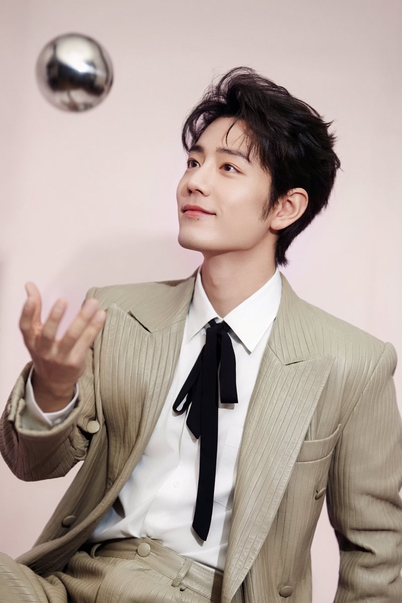 wxyzybxz's tweet image. 260309 17:20 Xiao Zhan Studio Weibo Update (2/5)

The screen carries dreams, creates excellent works with ingenuity, resonates with the characters at the same frequency, and gathering with XZ at the 2026 SMG Quality Awards.

XIAO ZHAN SMG QUALITY AWARDS  #XiaoZhanxZangHaiNight