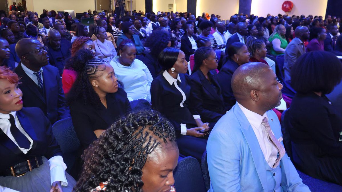 gracehousetwit's tweet photo. ”You don’t get results by focus on results, you get results by focusing on the habits and behaviours that produce results you desire. If you want different, you must think different and do different.”@chuksozabor #DontSettleForLess... What a mighty God we serve🙌. https://t.co/eSEVA2Un3A