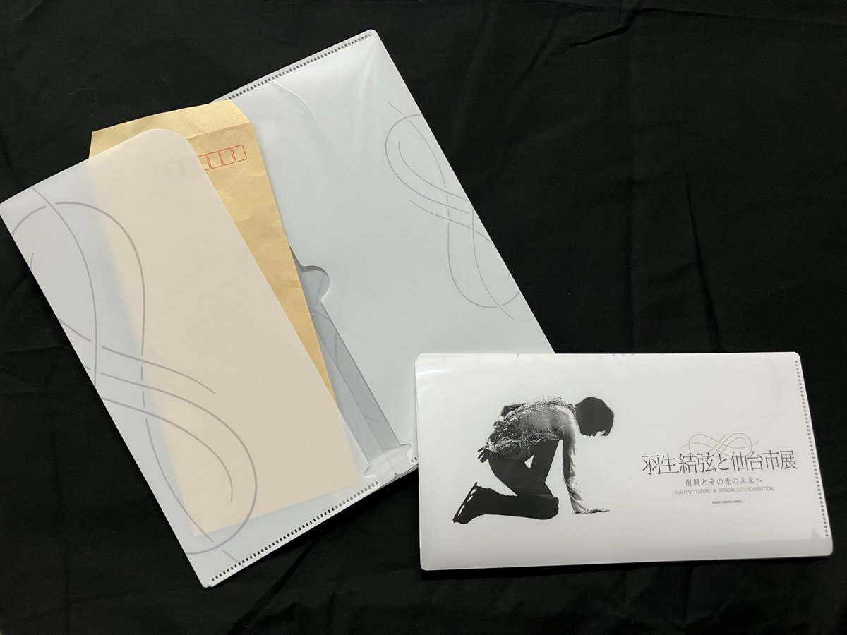 【グッズ情報】
チケットホルダーは見開き2ポケット🎫

チケットだけではなく大切なお写真やポストカードなどを、本展示会の思い出と共にぜひ保管ください⛸️✨

「羽生結弦と仙台市展-復興とその先の未来へ-」 
2026年3月4日（水）～3月15日（日） 
会場：青葉の風テラス（地下鉄国際センター駅内）