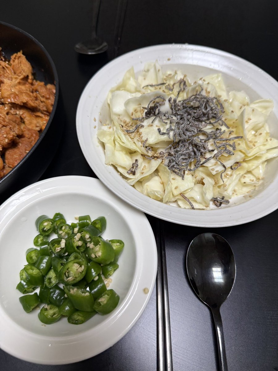 저녁은 제육!!
탐라에서 계속 나와서
못참고 오늘 먹네요
다들 맛저하세용