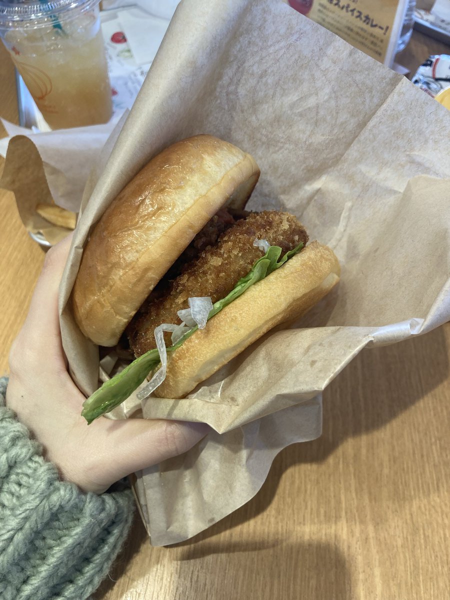 gakigakitty's tweet photo. 香川、徳島、兵庫、岡山行ってきた💜うどん美味しかったけど店員さんの接客悪すぎて萎えー…。淡路島バーガー美味しかったし鳴門の渦潮迫力あったし美観地区も綺麗だった😍
また頑張ってお金貯めるぞー💪 https://t.co/JrI99JMZVl