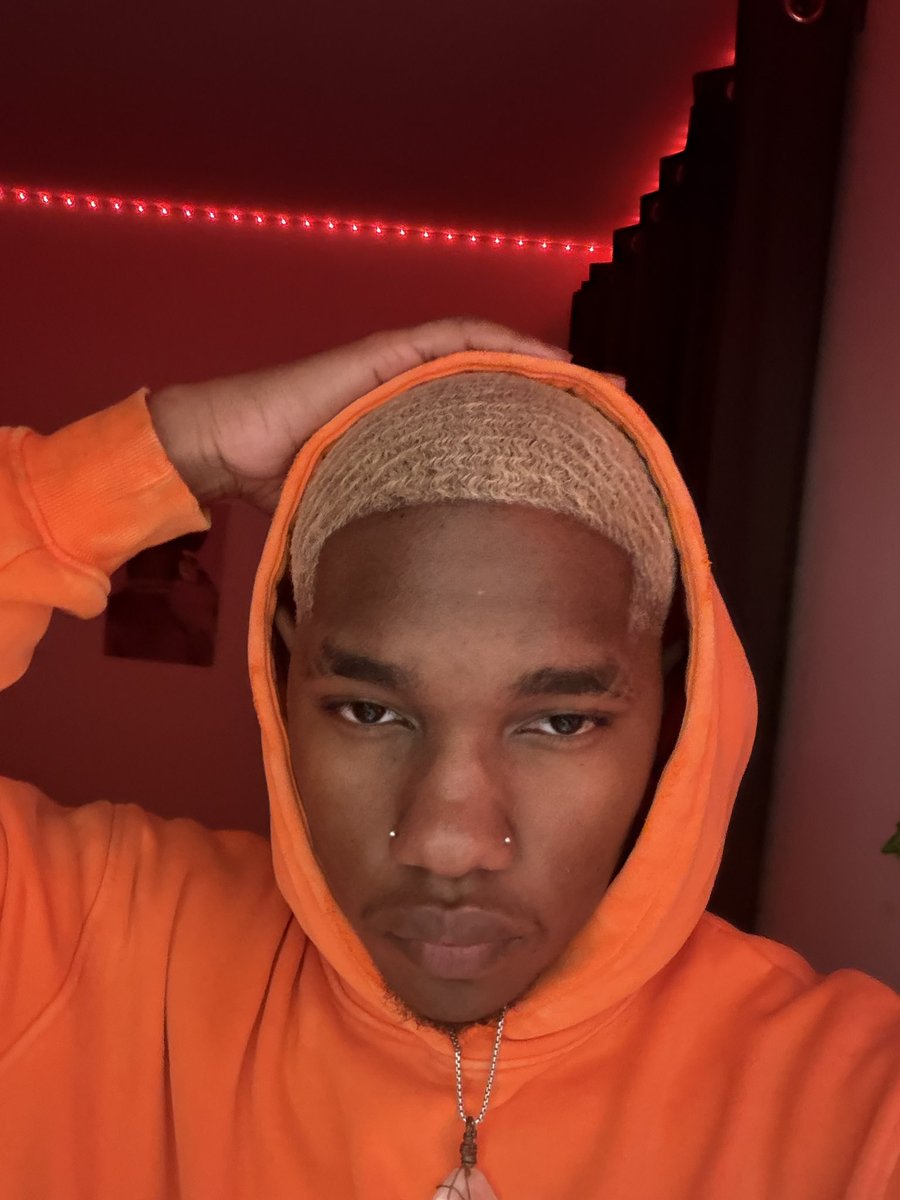 twinzyzy's tweet photo. orange on orange on orange, when did i become such an orange? https://t.co/gUTjIDPJfn