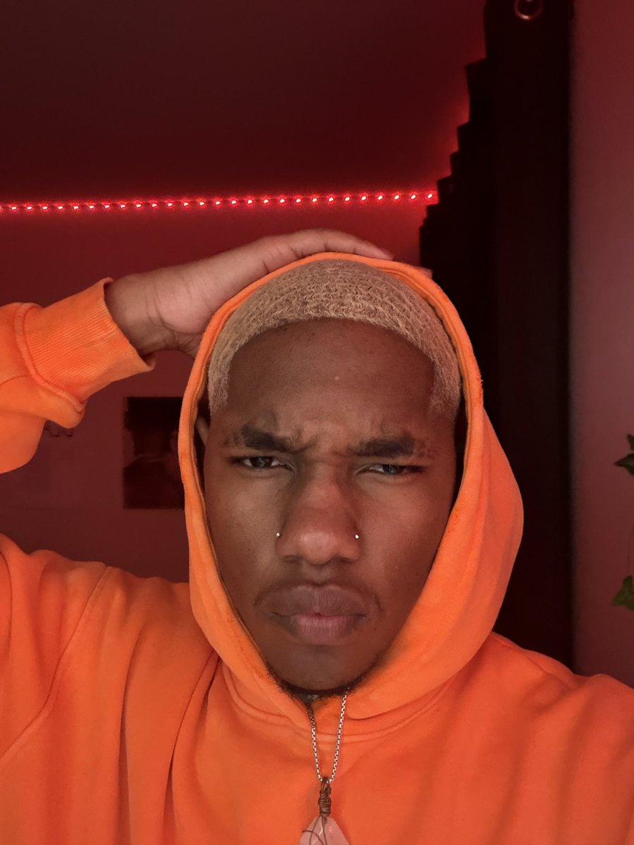 twinzyzy's tweet photo. orange on orange on orange, when did i become such an orange? https://t.co/gUTjIDPJfn