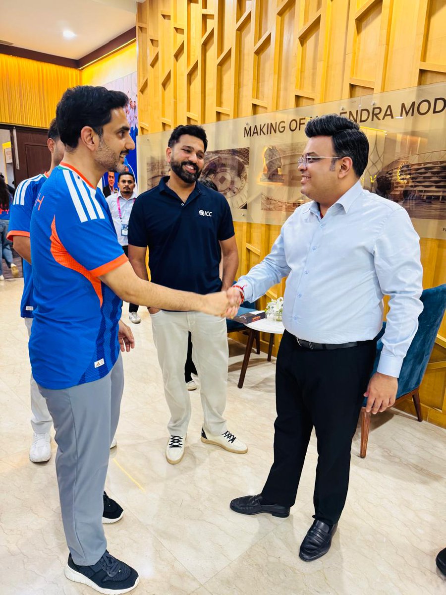LN_Updates1's tweet image. Was great to meet 
@ICC
 chairman 
@JayShah
 garu, along with cricketing legends 
@msdhoni
, 
@ImRo45
 and 
 I complimented Jay bhai for the superlative show in organizing the T20 World Cup and delivering the highest crowd turnouts and viewership.  
#INDvNZ 
#T20WorldCup2026final