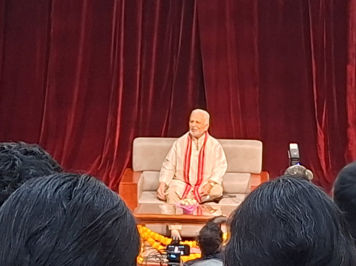 Thanks to Guruji Sri M for this IIMB talk, been over a decade since I stepped in there, this time my kiddo also joined. 
Loved the subtle humor &amp; laughter filled session 🙏
#SriM #IIMBangalore