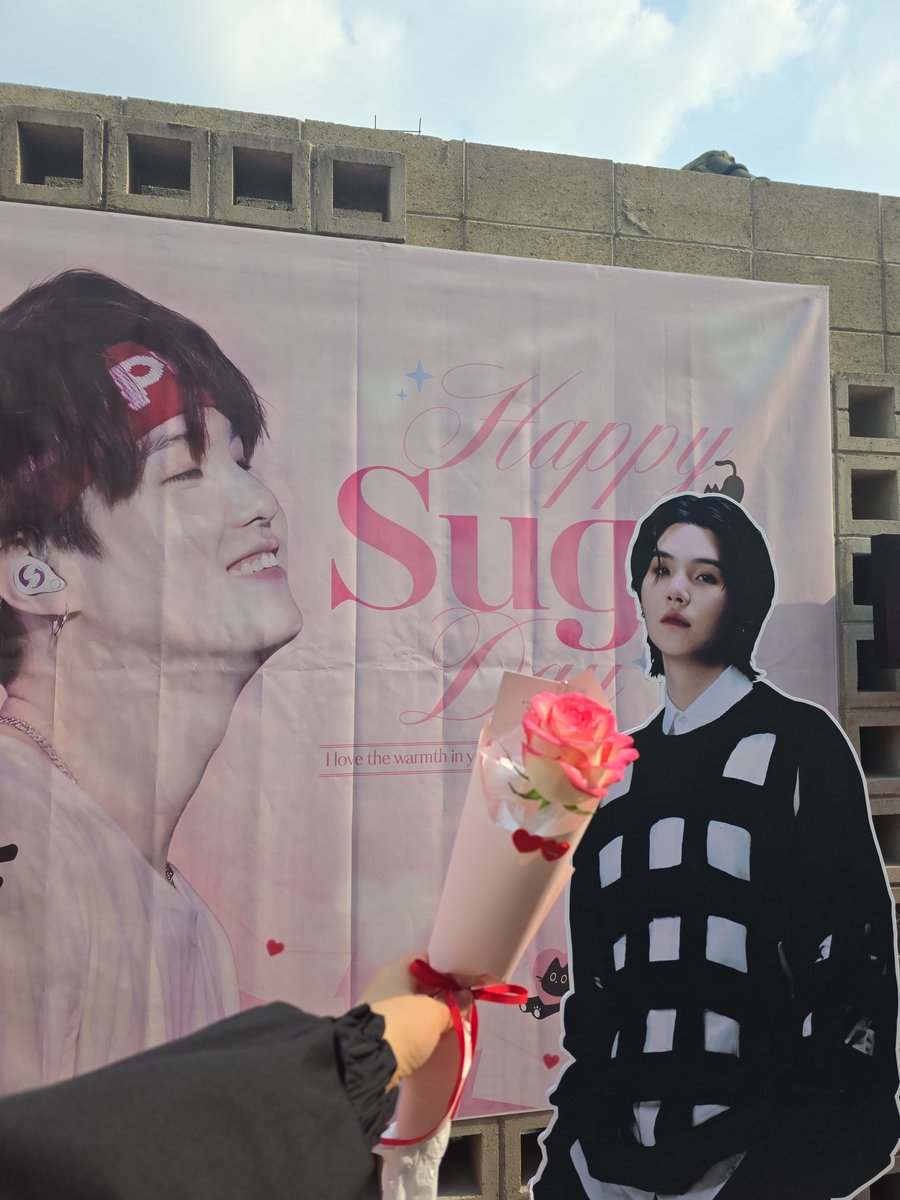 hanjwan02's tweet photo. 윤기 메리미𐔌՞ ܸ.ˬ.ܸ՞𐦯

#Stupid_Cupid
#Shooting_Love_to_SUGA
#Happy_SUGA_Day
#SUGA #슈가 #민윤기 #생일 https://t.co/EoJNpSeHxk