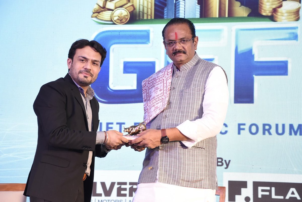 jitu_vaghani's tweet photo. ન્યૂઝ કેપિટલ ગુજરાત દ્વારા આયોજિત GIFT Economic Forum માં ગુજરાતના વિકાસમોડલ તેમજ કૃષિથી લઈને ઉદ્યોગ સુધીના સર્વાંગી વિકાસ વિષે વિચારો રજૂ કર્યા. 

આ મંચ પરથી રાજ્યએ વિવિધ ક્ષેત્રોમાં પ્રાપ્ત કરેલી સિદ્ધિઓ અને રાષ્ટ્રના આર્થિક વિકાસમાં ગુજરાતના વધતા યોગદાન અંગે વિસ્તૃત ચર્ચા કરવાનો અવસર મળ્યો.

આદરણીય વડાપ્રધાન શ્રી @narendramodi જીના દુરંદેશી માર્ગદર્શન હેઠળ અને માનનીય મુખ્યમંત્રી શ્રી @Bhupendrapbjp જીના સશક્ત નેતૃત્વમાં ઉદ્યોગ, નાણાકીય સેવાઓ, ટેક્નોલોજી તેમજ આરોગ્ય, શિક્ષણ અને કૃષિ ક્ષેત્રે નવી પહેલો દ્વારા ગુજરાત દેશના વિકાસમાં મહત્વપૂર્ણ ભૂમિકા ભજવી રહ્યું છે.

આવનારા સમયમાં ગુજરાત દેશના આર્થિક પ્રગતિને નવી દિશા આપતું રહી “વિકસિત ભારત”ના સંકલ્પને સાકાર કરવામાં અગ્રેસર બનશે તેવો વિશ્વાસ વ્યક્ત કર્યો. @NewsCapitalGJ

#GujaratGrowth #GiftCity #EconomicForum #VibrantGujarat  #ViksitBharat #JituVaghani