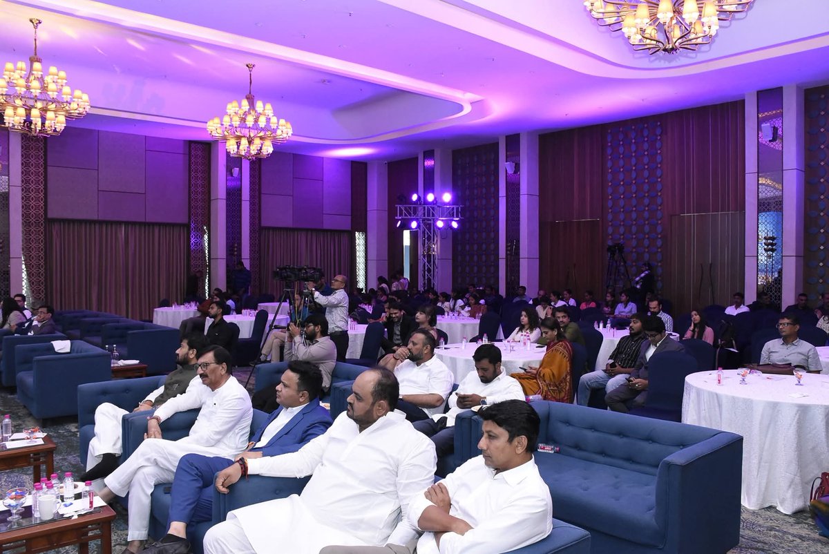 jitu_vaghani's tweet photo. ન્યૂઝ કેપિટલ ગુજરાત દ્વારા આયોજિત GIFT Economic Forum માં ગુજરાતના વિકાસમોડલ તેમજ કૃષિથી લઈને ઉદ્યોગ સુધીના સર્વાંગી વિકાસ વિષે વિચારો રજૂ કર્યા. 

આ મંચ પરથી રાજ્યએ વિવિધ ક્ષેત્રોમાં પ્રાપ્ત કરેલી સિદ્ધિઓ અને રાષ્ટ્રના આર્થિક વિકાસમાં ગુજરાતના વધતા યોગદાન અંગે વિસ્તૃત ચર્ચા કરવાનો અવસર મળ્યો.

આદરણીય વડાપ્રધાન શ્રી @narendramodi જીના દુરંદેશી માર્ગદર્શન હેઠળ અને માનનીય મુખ્યમંત્રી શ્રી @Bhupendrapbjp જીના સશક્ત નેતૃત્વમાં ઉદ્યોગ, નાણાકીય સેવાઓ, ટેક્નોલોજી તેમજ આરોગ્ય, શિક્ષણ અને કૃષિ ક્ષેત્રે નવી પહેલો દ્વારા ગુજરાત દેશના વિકાસમાં મહત્વપૂર્ણ ભૂમિકા ભજવી રહ્યું છે.

આવનારા સમયમાં ગુજરાત દેશના આર્થિક પ્રગતિને નવી દિશા આપતું રહી “વિકસિત ભારત”ના સંકલ્પને સાકાર કરવામાં અગ્રેસર બનશે તેવો વિશ્વાસ વ્યક્ત કર્યો. @NewsCapitalGJ

#GujaratGrowth #GiftCity #EconomicForum #VibrantGujarat  #ViksitBharat #JituVaghani